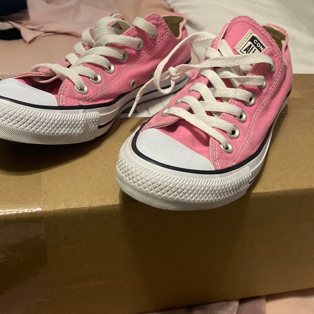 Women’s converse size 7